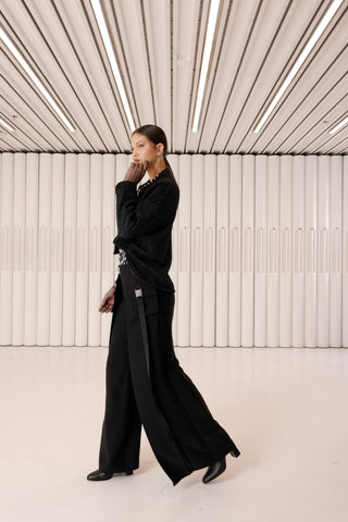 Metal Aksesuar Detaylı Dökümlü Pantolon