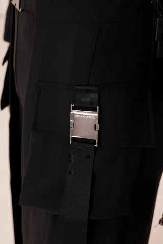 Metal Aksesuar Detaylı Dökümlü Pantolon