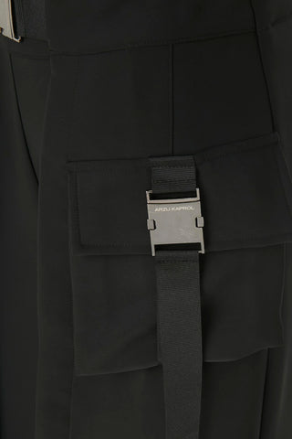 Metal Aksesuar Detaylı Dökümlü Pantolon