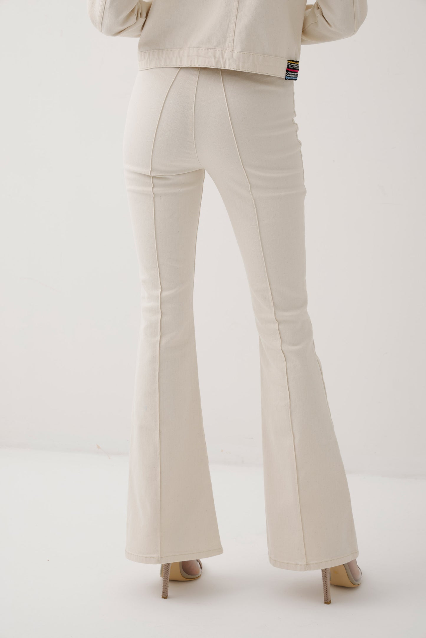 Arzu Kaprol Biz SS22 İspanyol Paça Krem Denim Pantolon