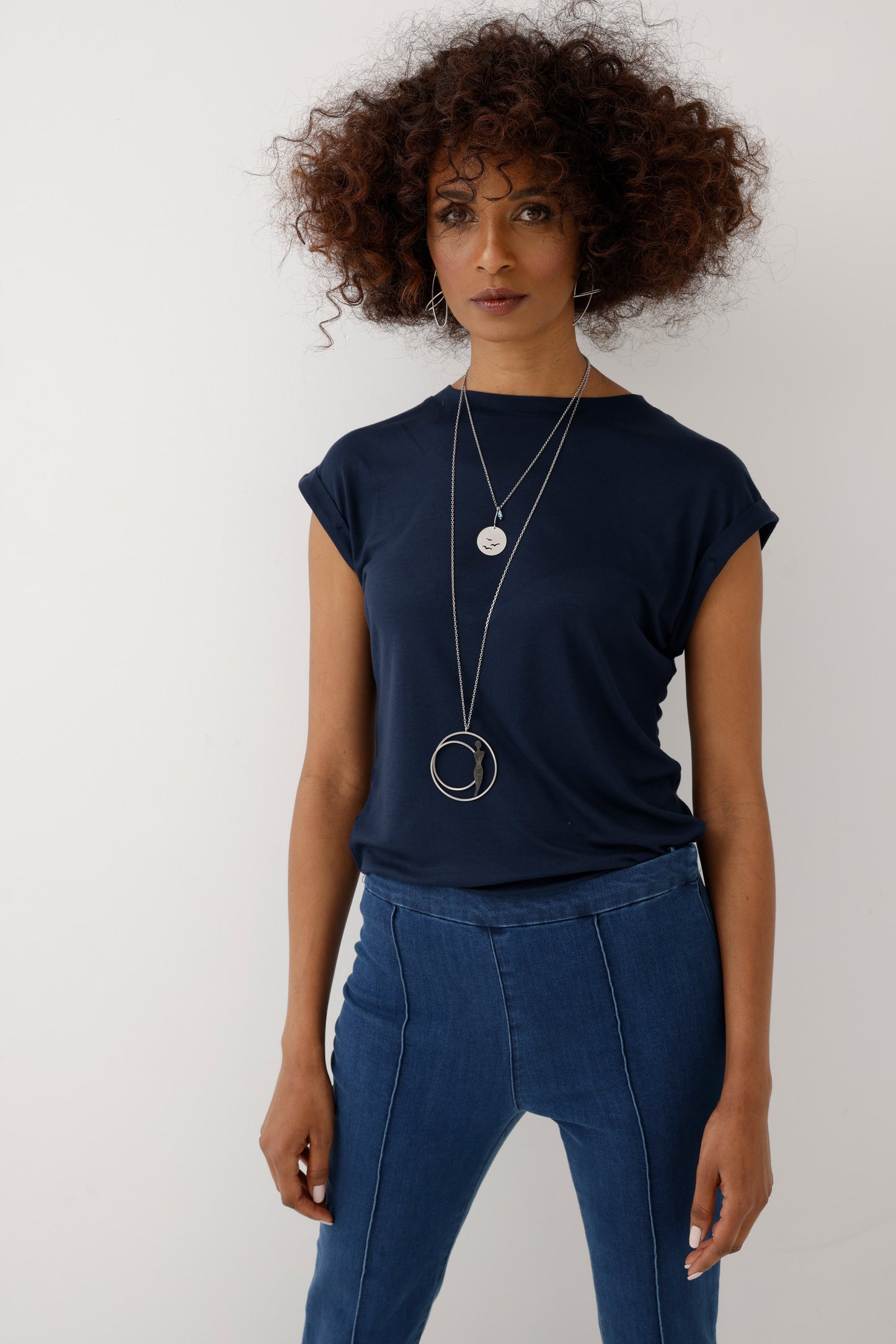 Arzu Kaprol - Biz SS22 Yuvarlak Yaka Lacivert Basic T-Shirt