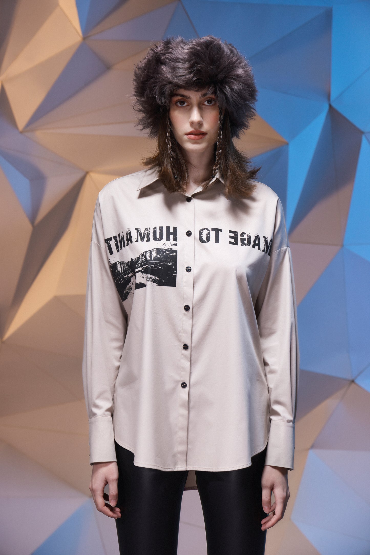 Arzu Kaprol AW 22-23 Homage To Humanity Bej Gömlek