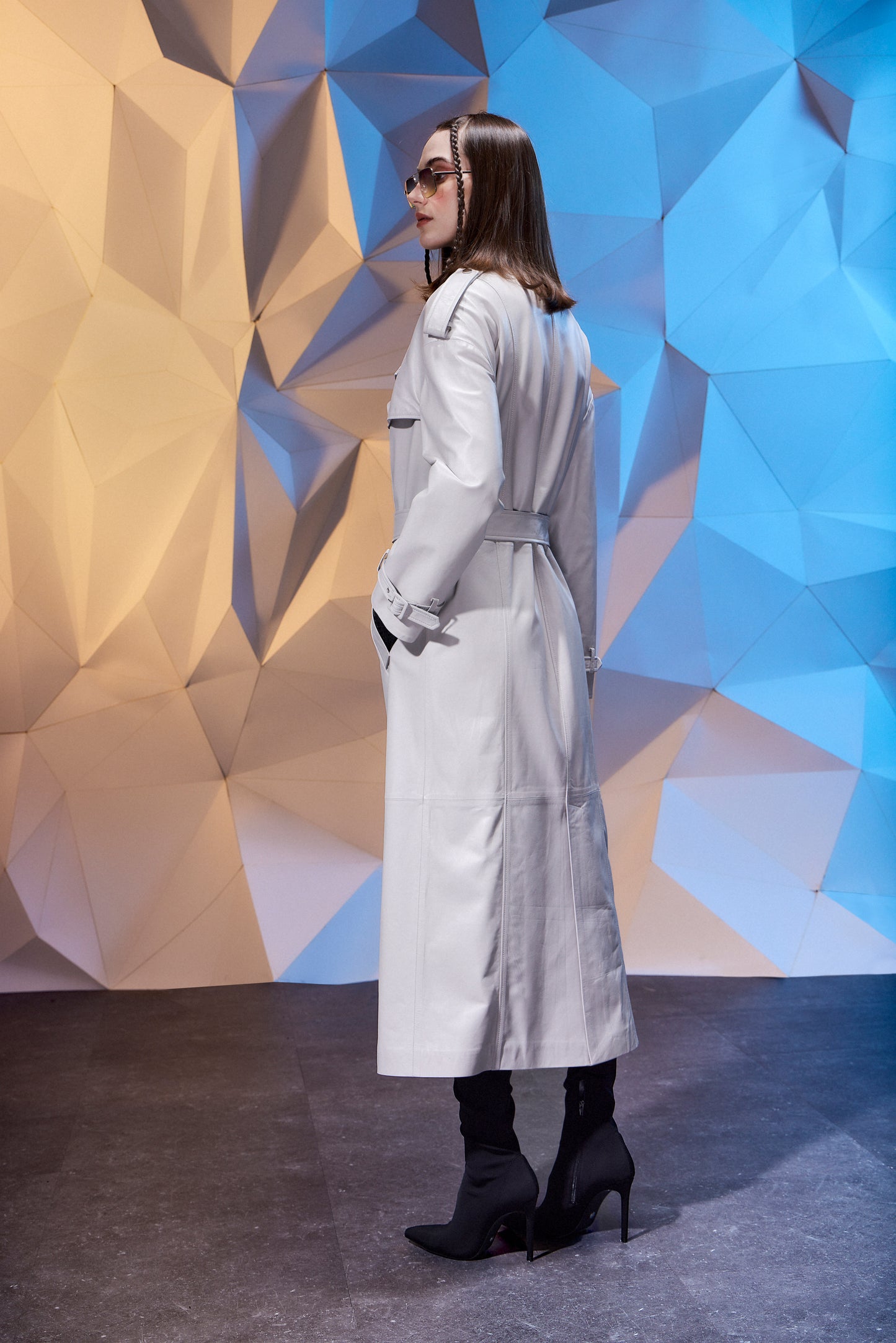 Arzu Kaprol AW 22-23 Homage To Humanity Gri Deri Kaban