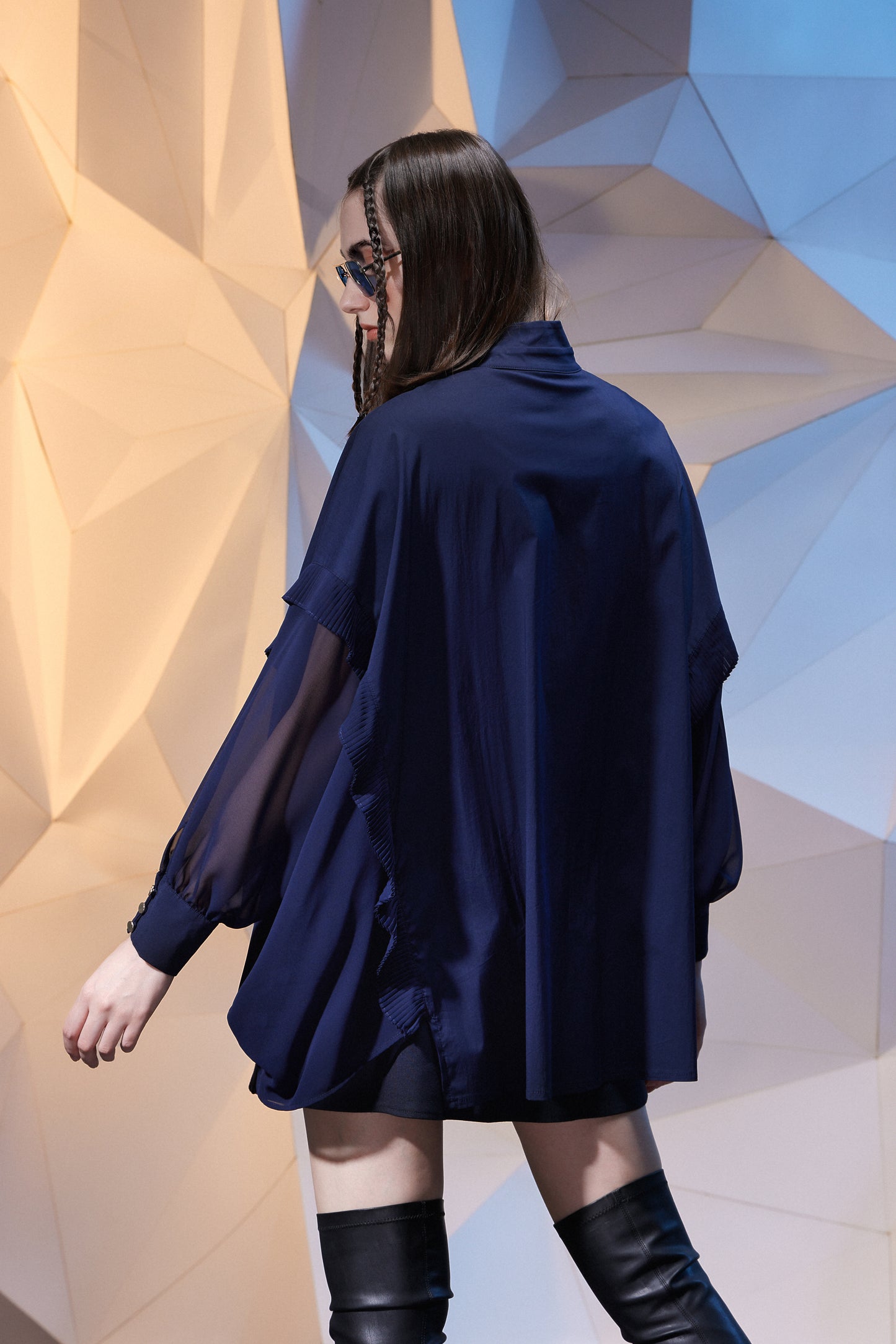 Arzu Kaprol AW 22-23 Homage to Humanity Lacivert Pamuklu Gömlek