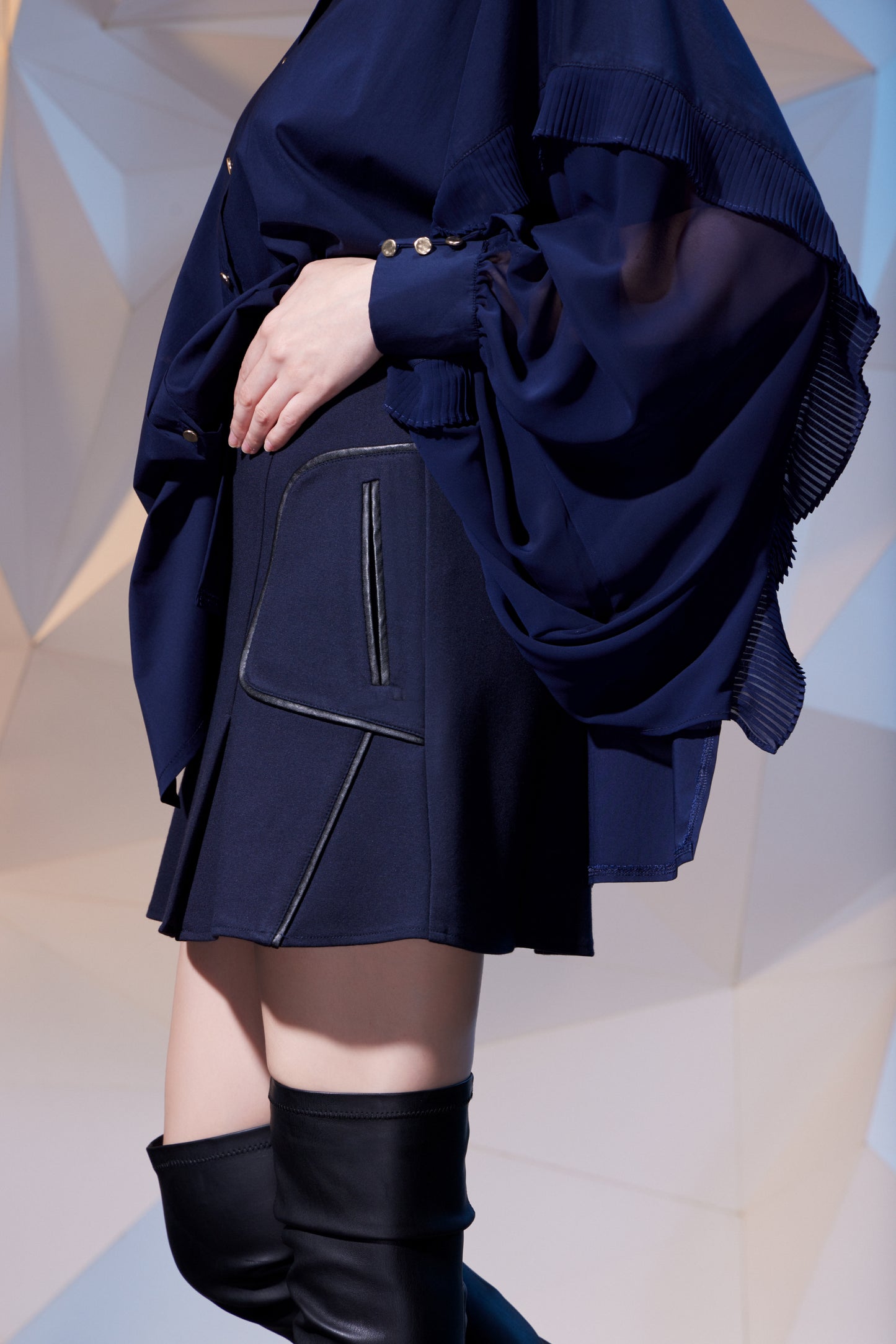 Arzu Kaprol AW 22-23 Homage to Humanity Lacivert Pamuklu Gömlek