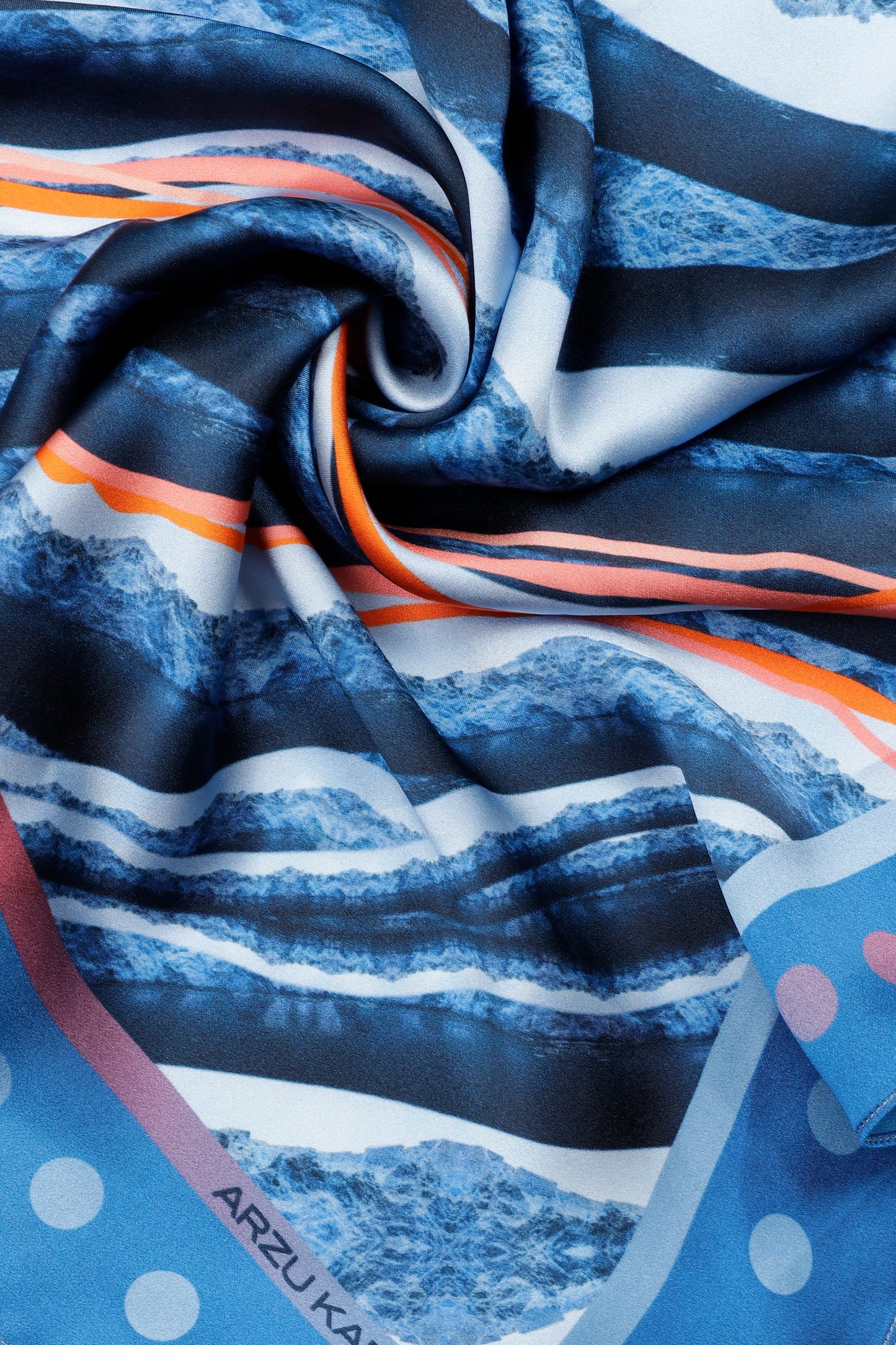 Arzu Kaprol AW 22-23 Homage to Humanity Ice Collage İpek Eşarp (210X65)