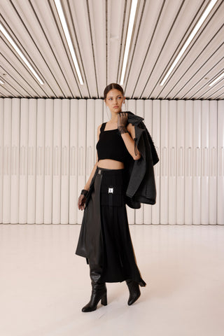 Saten Ceket Modelleri: Şıklığın ve Zarafetin Vazgeçilmezi