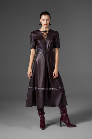 Ünlü Elbise Markaları: Moda Dünyasının En Çok Tercih Edilen Tasarımcıları