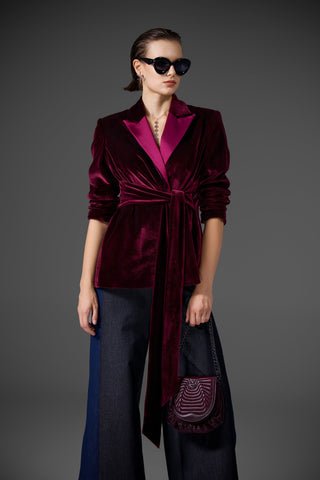 Bordo Kadife Ceket: Stil Rehberi ve Öneriler