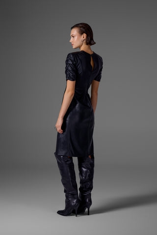 Siyah Yırtmaç Detaylı Deri Elbise