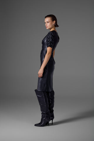 Siyah Yırtmaç Detaylı Deri Elbise