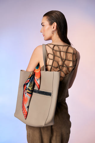Taş Rengi Zincir Detaylı Shopper Çanta